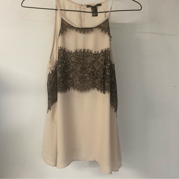 Tank Top Ivory with Black Lace Flowy Top Size Small  Forever 21 - Picture 1 of 9
